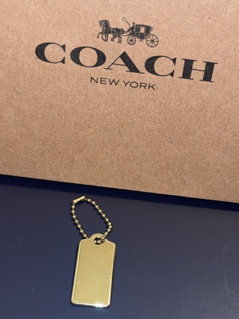 Coach mini Gold hang tag - Picture 8 of 8